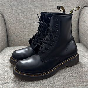 Dr. Martens 1460 8-Eye Black Smooth Leather Lace Up Boots‎ Women’s Size 7